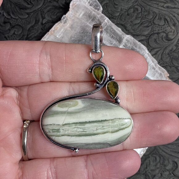 Green Opal Pendant Crystal Stone Jewelry - Picture 1 of 7